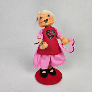 Annalee 2021 Crafty Valentine Girl Felt Figurine Whimsical Valentine 's Day Doll